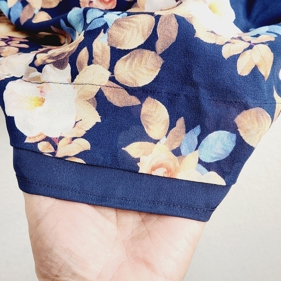 J. Crew Silk Blue Antique Floral Keyhole Neck Short Sheer Sleeved Shift S: 0 - Picture 4 of 10